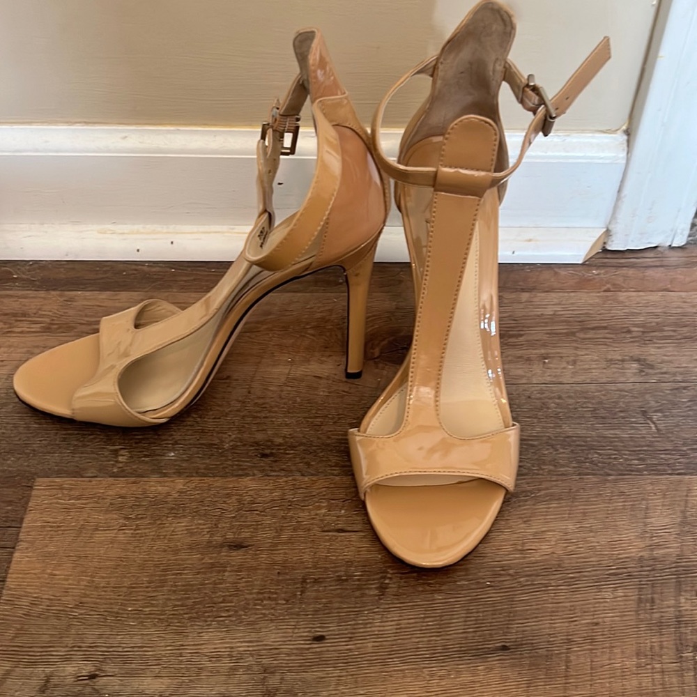 B Brian Atwood Patent Leather T Strap Heels 7